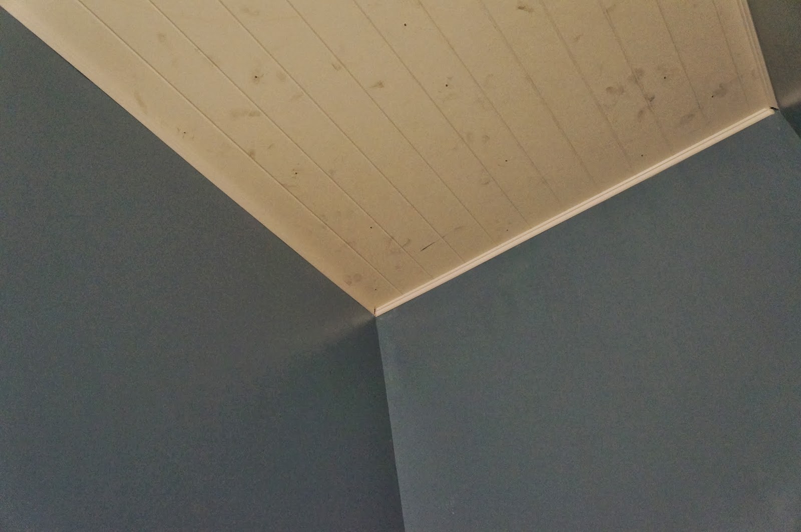 Hardly Housewives Beadboard Ceilings For A Half Bathroom