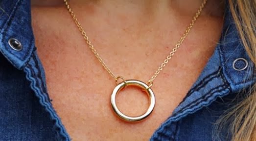 http://groopdealz.evyy.net/c/30839/22698/918?u=http%3A%2F%2Fwww.groopdealz.com%2Fdeal%2Fbeautiful-circle-necklace-blowout%2F8726