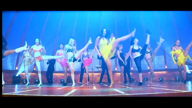 Katrina kaif wardobe malfunction dancing