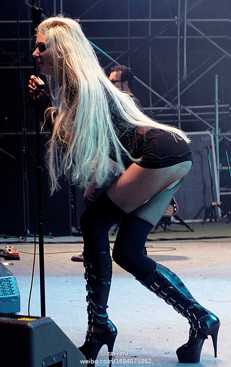 Taylor Momsen Upskirt and Bra Peek Pictures for the High 