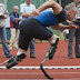 أول رياضي مبتور الساقين يشارك في الألعاب الأولمبية