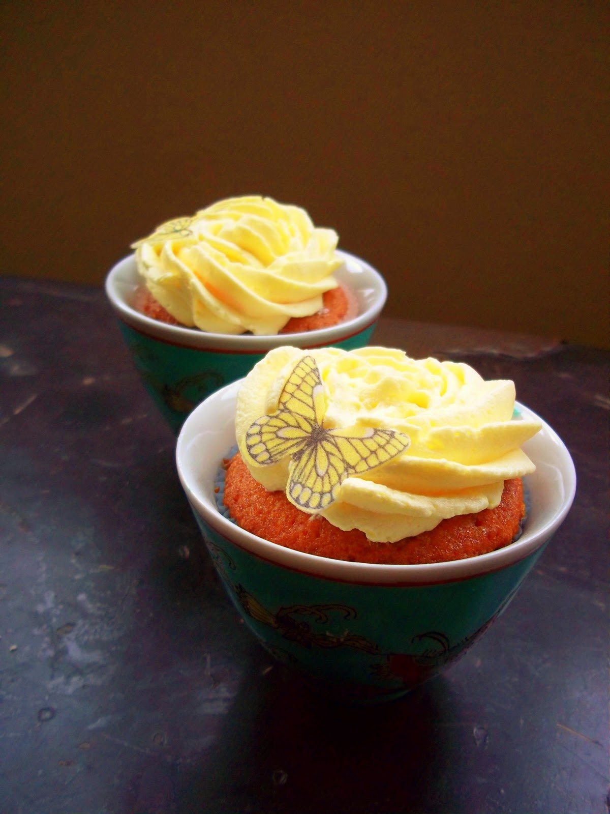 Idle Bakes Lemon Curd Cupcakes