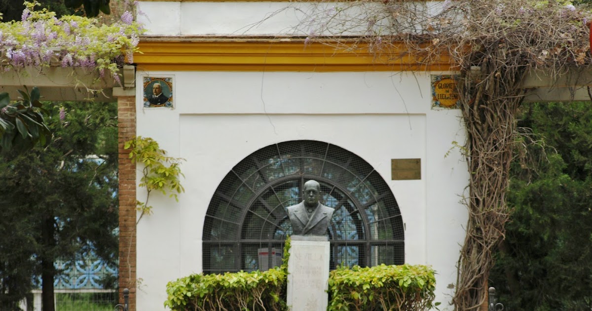 Sevilla Daily Photo La Glorieta de Luca de Tena.