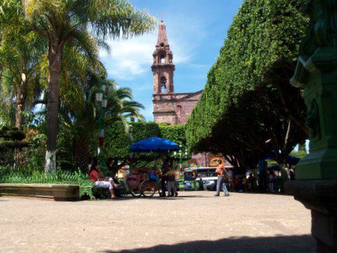 Jaime Ramos Méndez Plaza principal de Tangancícuaro en Michoacán