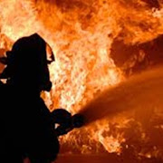 Δύο πυροσβέστες τραυματίστηκαν ελαφρά στη χθεσινή φωτιά στη ΔΕΗ Λαυρίου που βύθισε στο σκοτάδι την περιοχή