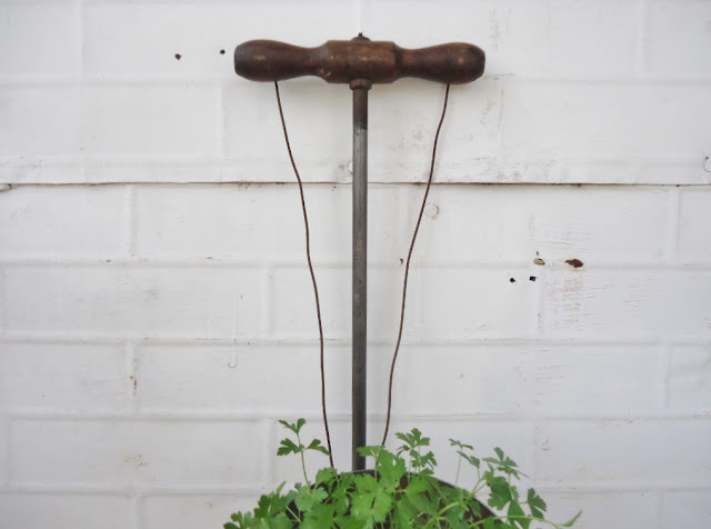 Repurposed Pans and Wooden Handles by http://knickoftimeinteriors.blogspot.com/