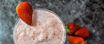 STRAWBERRY SMOOTHIE WITHOUT YOGURT