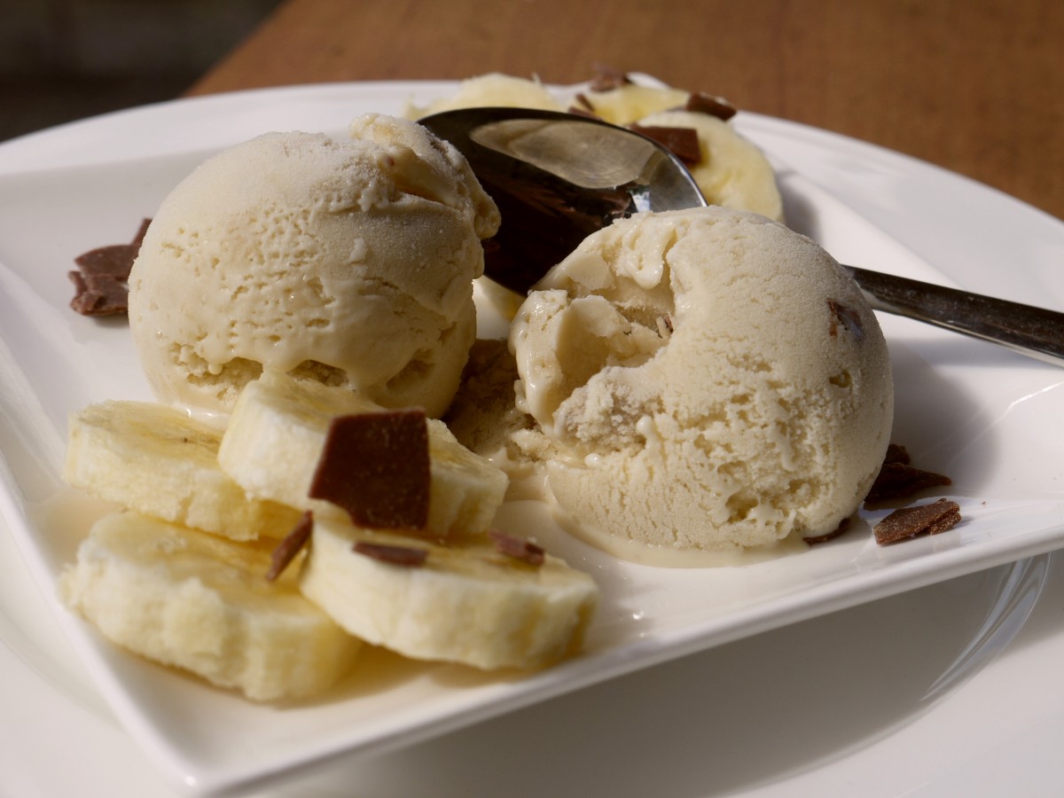 Vanilla Hills Soul Food Banana Gelato with Chocolate Flakes