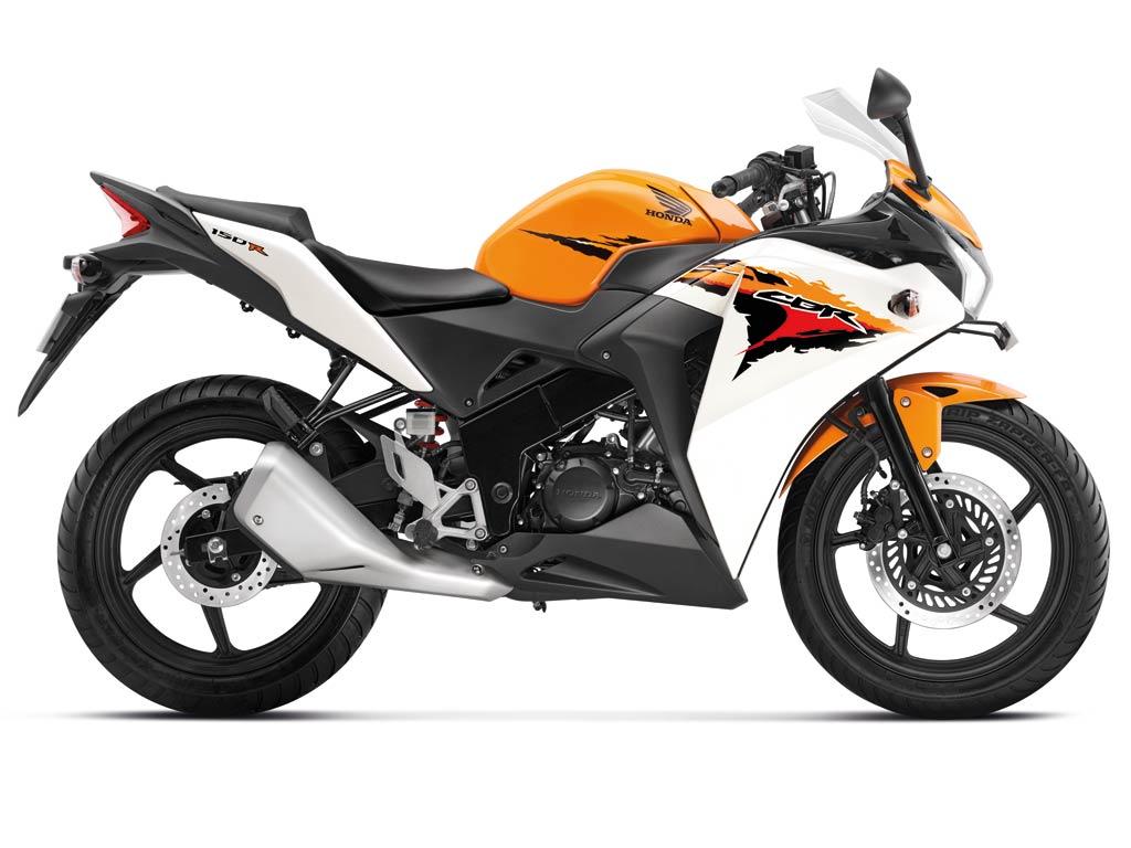 displaying its CBR150R at