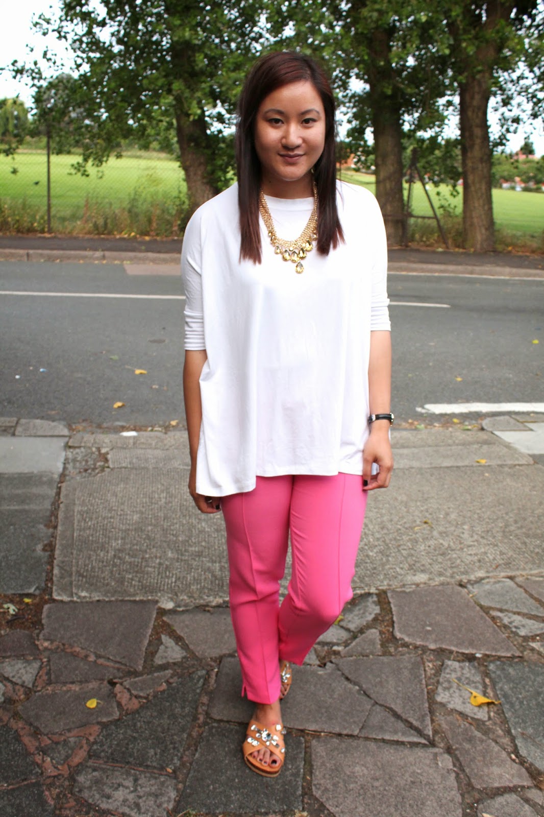 how to wear pink trousers