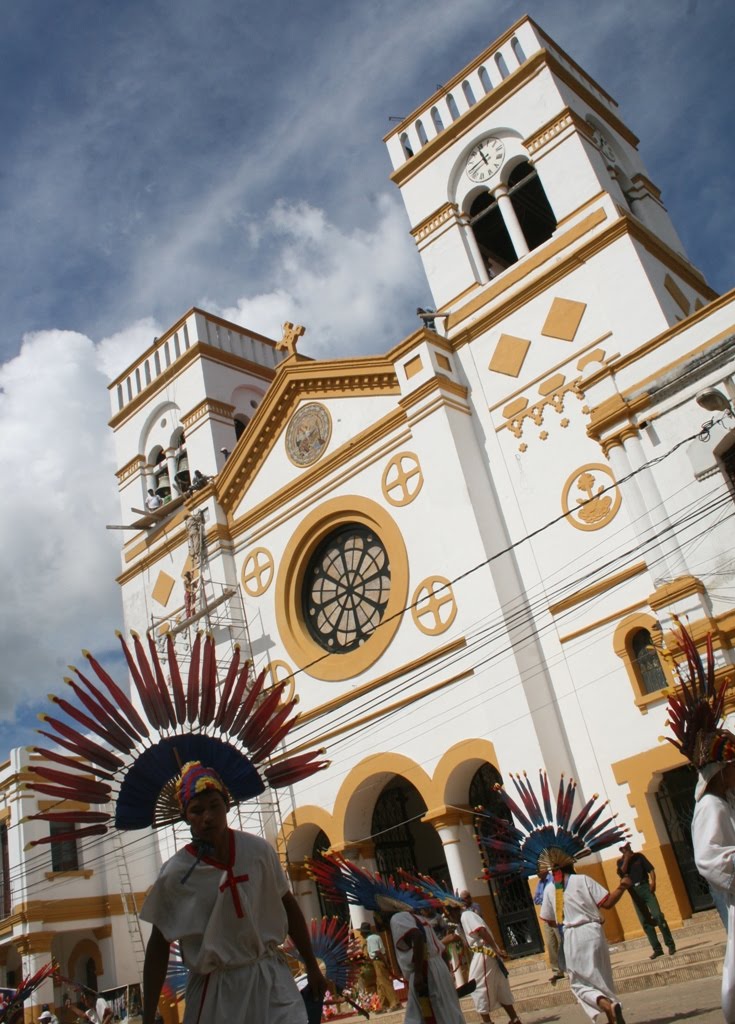 Radio Patujú 95.2 FM IMÁGENES DE ENTRADA FOLKLÓRICA ESTUDIANTIL 2012