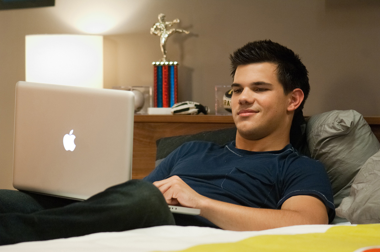 http://3.bp.blogspot.com/-YTxBfhiZC6k/T_OQ9K0RR-I/AAAAAAAAHqM/FmczoQ5sa-A/s1600/Taylor+Lautner-4.jpg