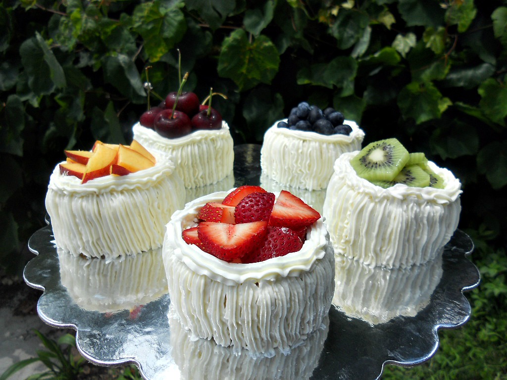 Individual Angel Food Cakes with Lemon Curd Filling and Topped with