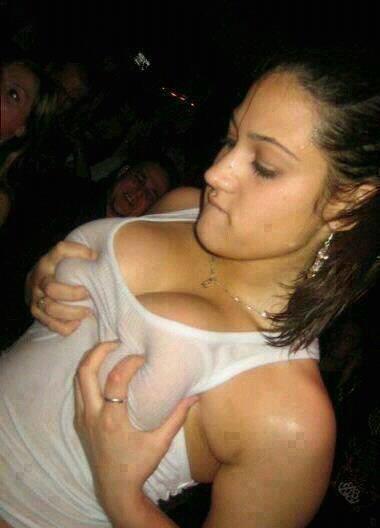 miami teen 21 yr old refugee in my hotel kareena kapoor boob pressing images