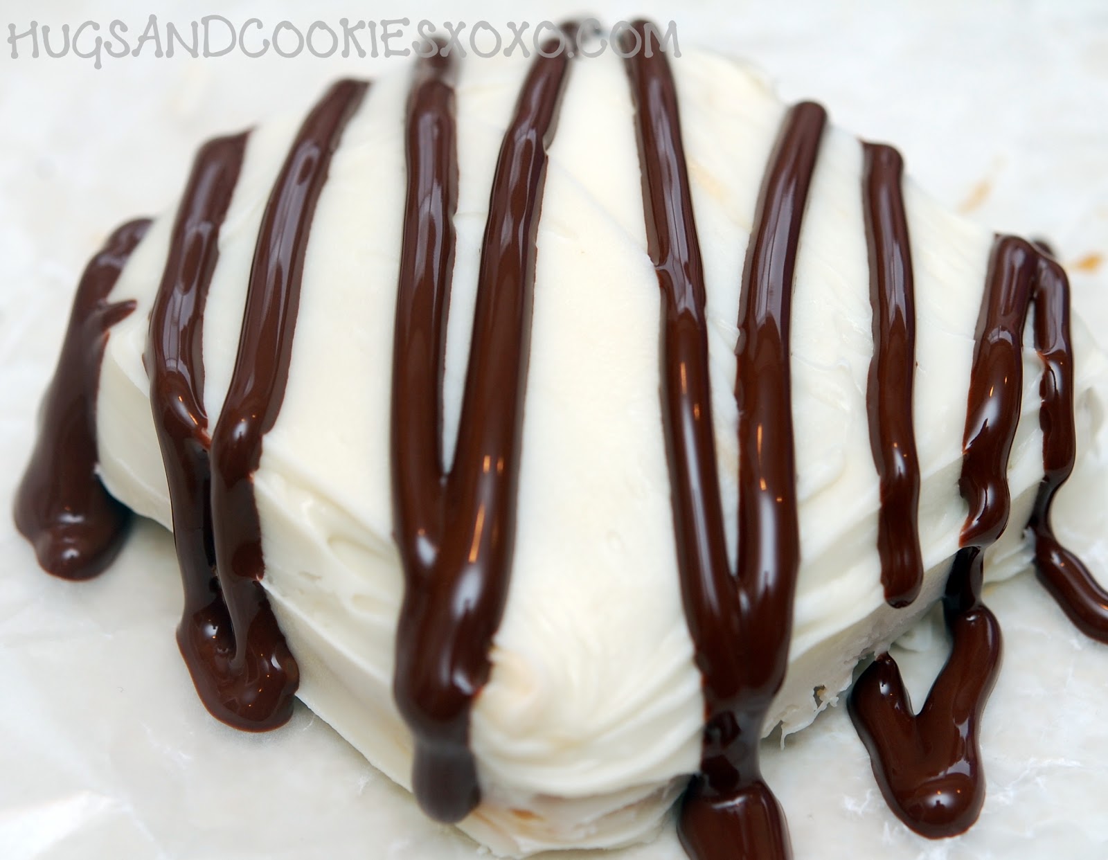 BISCOFF STUFFED GRAHAM CRACKER DIPPED IN WHITE CHOCOLATE Hugs and Cookies XOXO