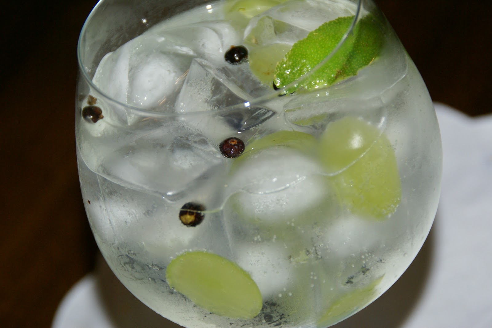 O Cantinho da Lininha Verão...Calor e, Gin Bombay Sapphire com Uvas