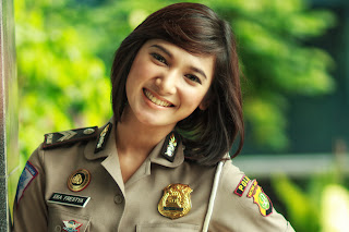 Polwan Cantik Briptu Eka Frestya Yang Mempesona | Profil artis cantik