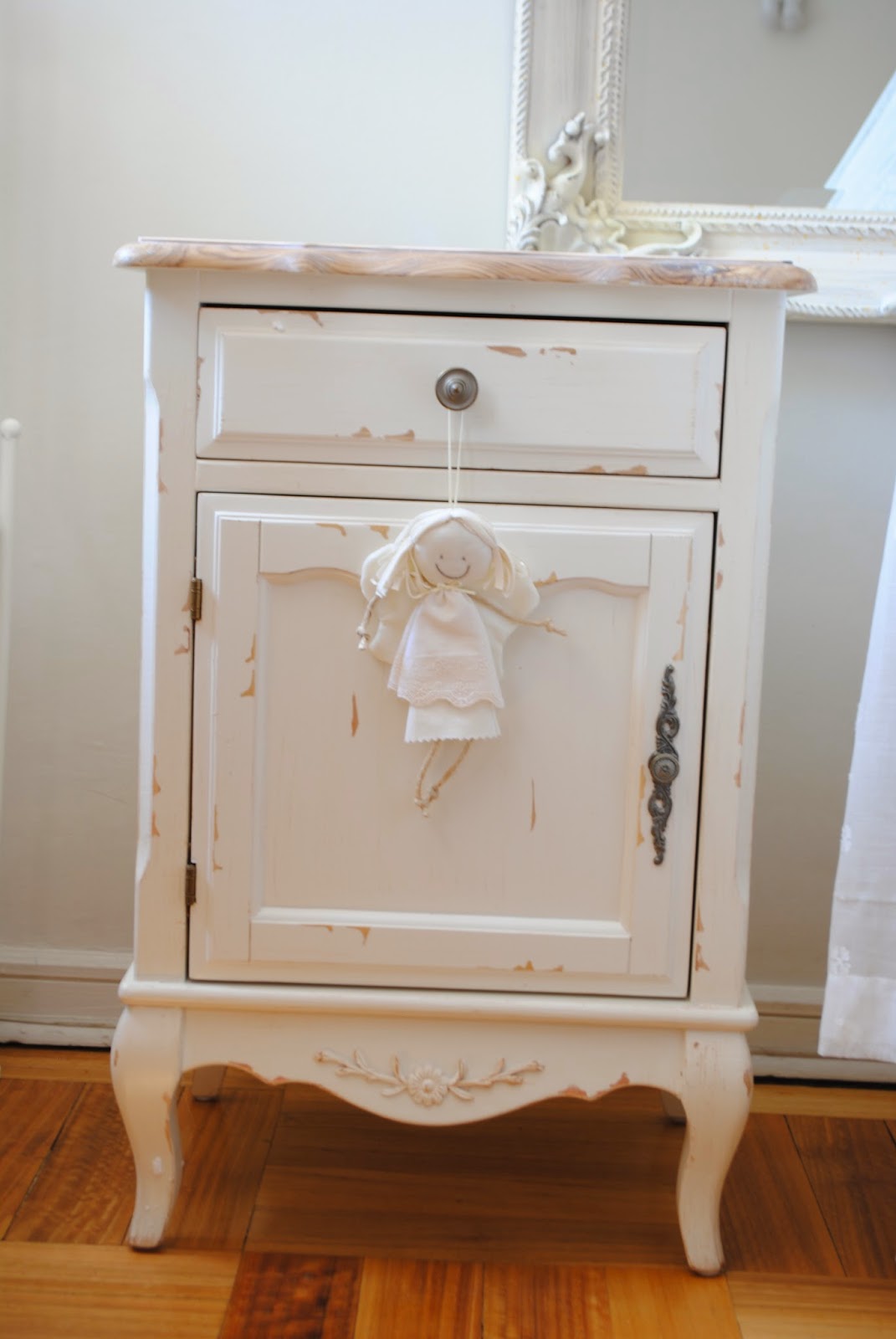 Paz Montealegre | Decoración: muebles - respaldos de cama y veladores