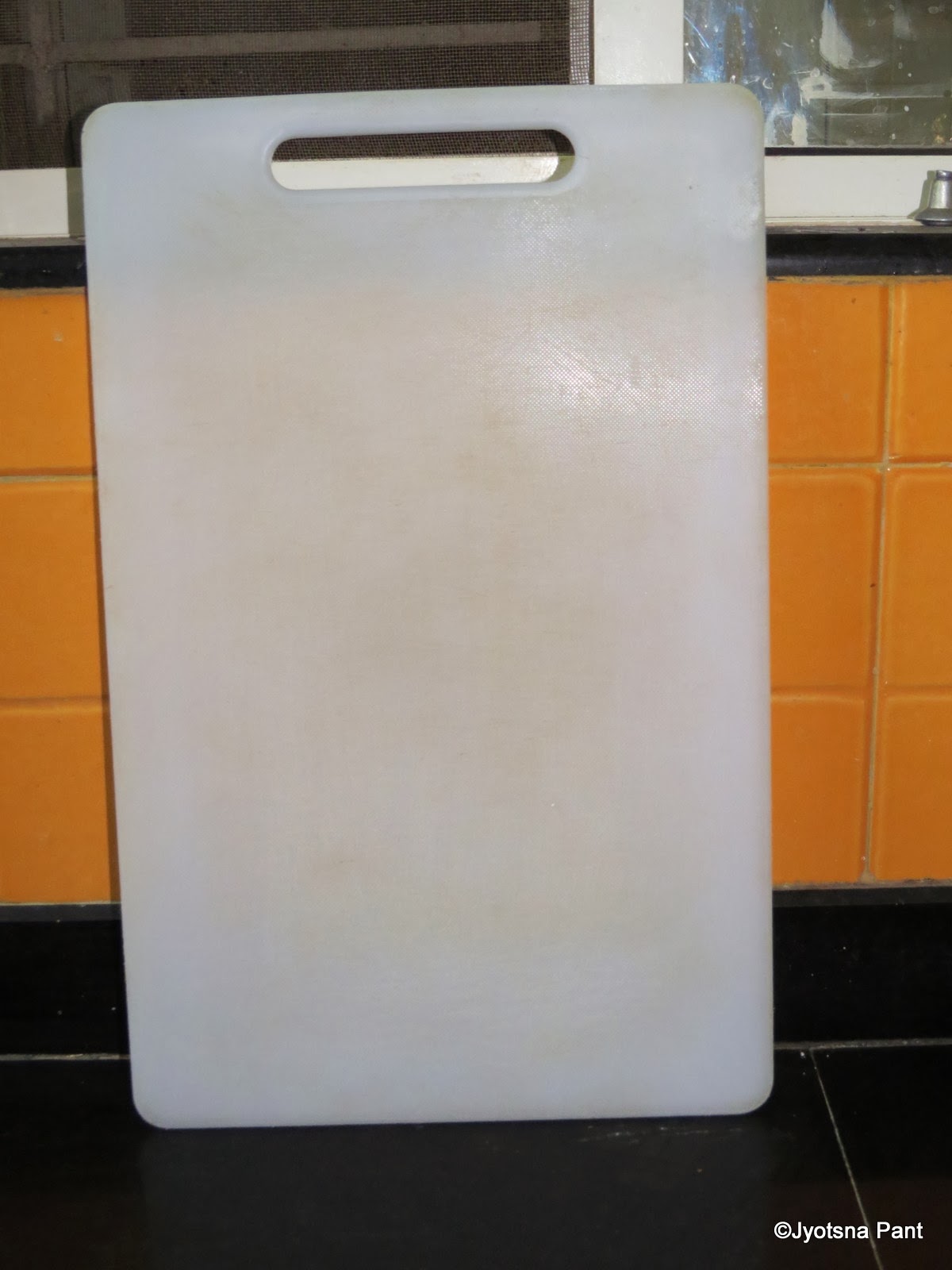 The Home Manager's Junction How to Keep Chopping Board Clean and White