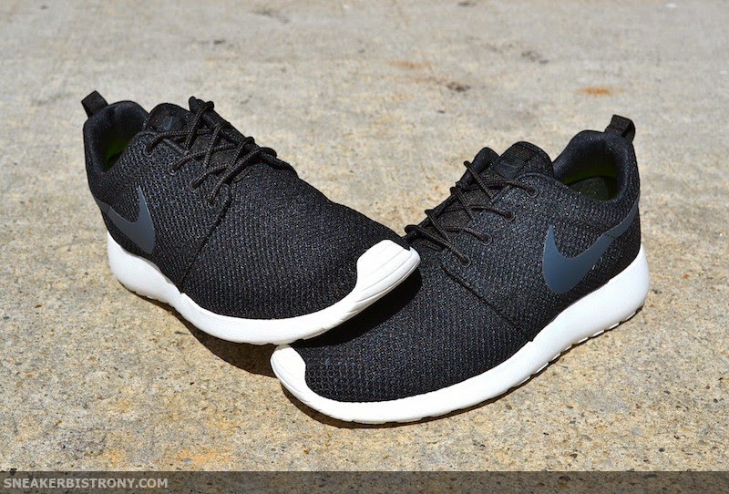 black nike roshe 1