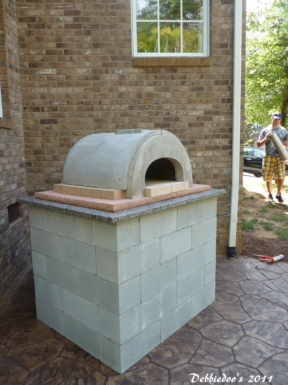 Debbiedoo's: Outdoor pizza oven!