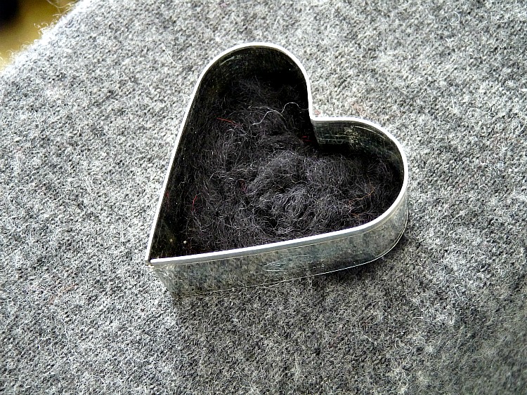 How to Use Needle Felting Techniques to Decorate or Mend a Wool Sweater Dans le Lakehouse