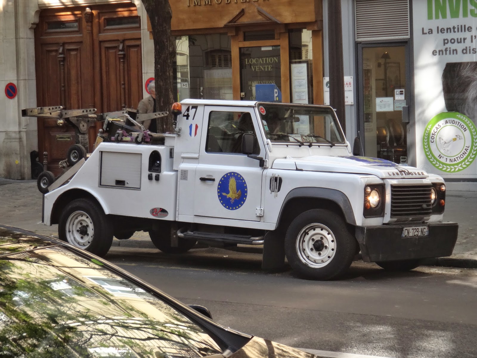 D&H Land Rover tow truck