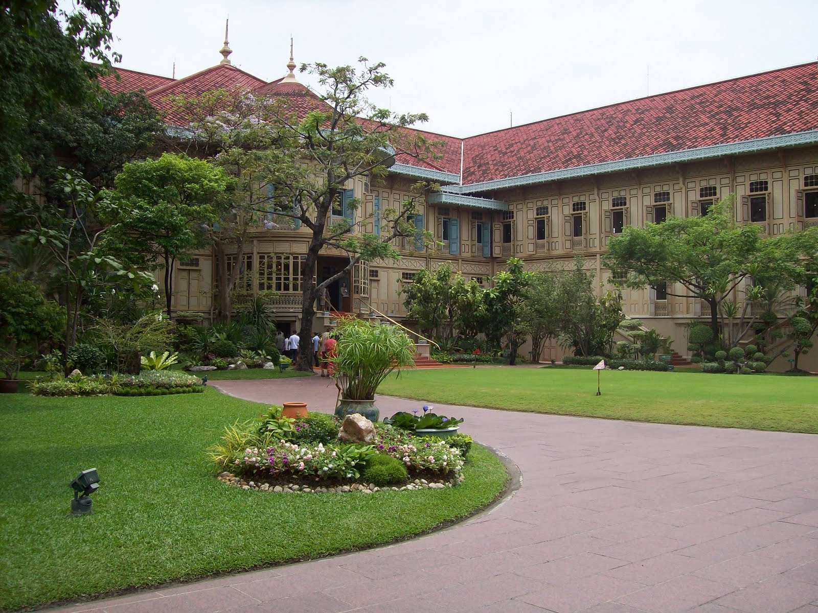 Resensi dan publikasiku: april 2011