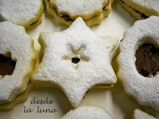 Galletas De Almendra Con Ganaché De Chocolate A La Naranja
