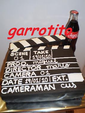 el tamaño de la tarta de claqueta de cine respecto a la cocacola.