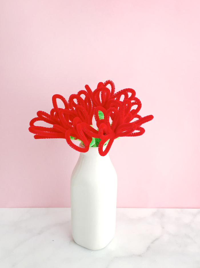 1 Pipe Cleaner Craft Warm & Fuzzy Flowers For Galentine's Day! / Hey