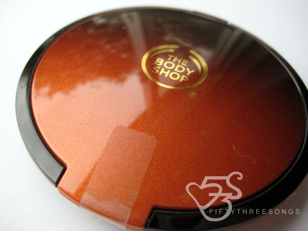The Body Shop Honey Bronzing Powder Photos, Swatches and Review
