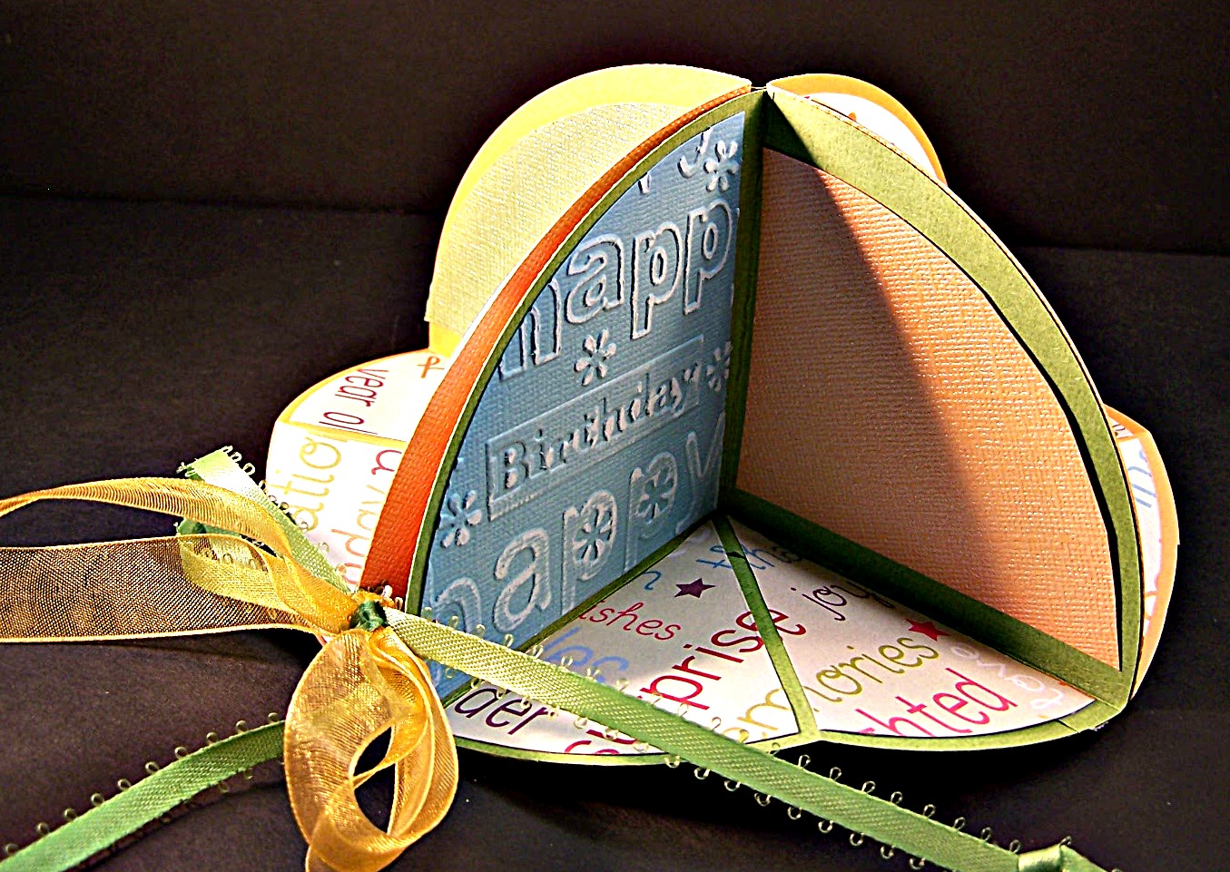 Art and Soul Creations Circle Flip Up Book