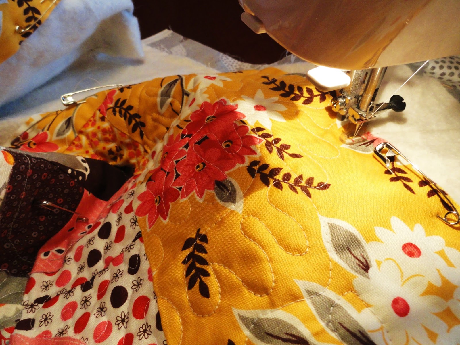 Oxford Impressions Flea Market Fancy Raw Edge Circle Quilt