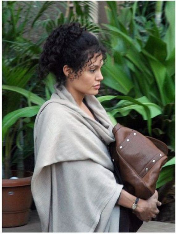 25 Angelina Jolie Unseen Pictures Hottest Pictures & Wallpapers