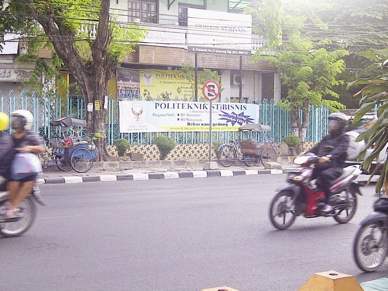 CAMPUS DARI DEPAN