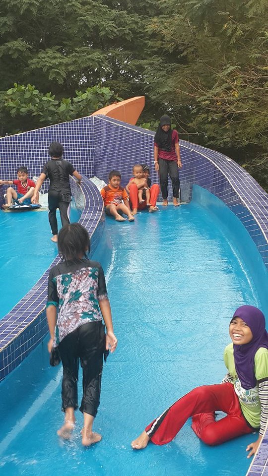 ini kisahnya : Mandi Kolam di Tanjung Balau