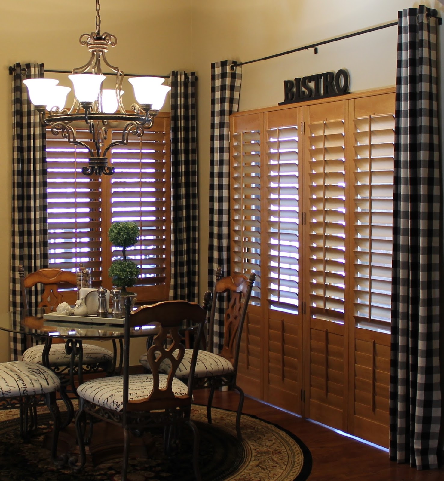 Southern Seazons Buffalo checks in the kitchen