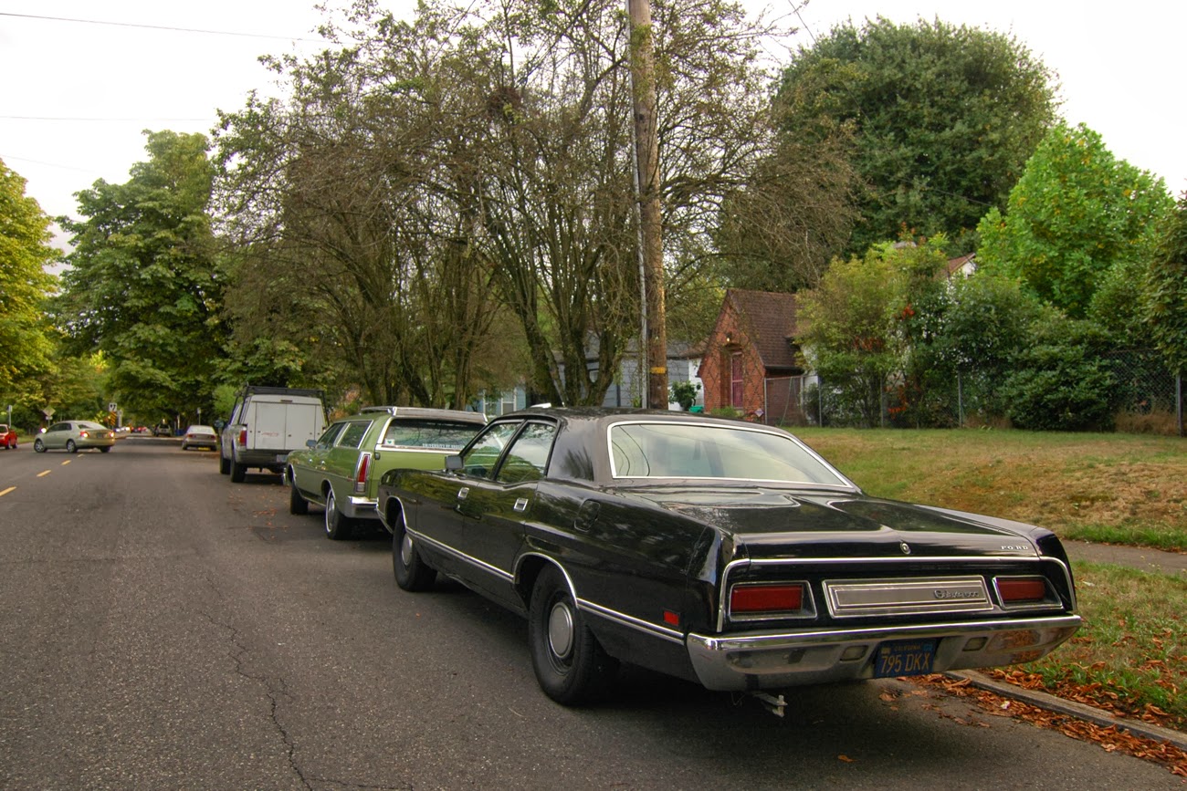 Old Parked Cars 1971 Ford Galaxie 500