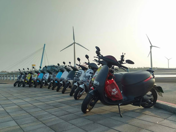台灣電動車品牌Gogoro,在今天的發表會上發佈了最新車款Gogoro2,希望能夠穩固台灣市場,擴大電動車商機。 台灣電動車品牌Gogoro,在今天的發表會上發佈了最新車款Gogoro2,希望能夠穩固台灣市場,擴大電動車商機。