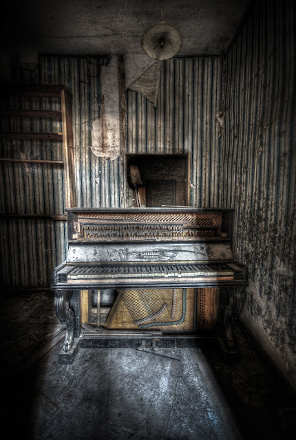 photo urbex hdr, exploration urbaine, urbex galerie, urbex blog, urbex france, urbex maison abandonnée, urbex demeure, urbex auvergne, urbex haute loire, photo hdr fabien monteil