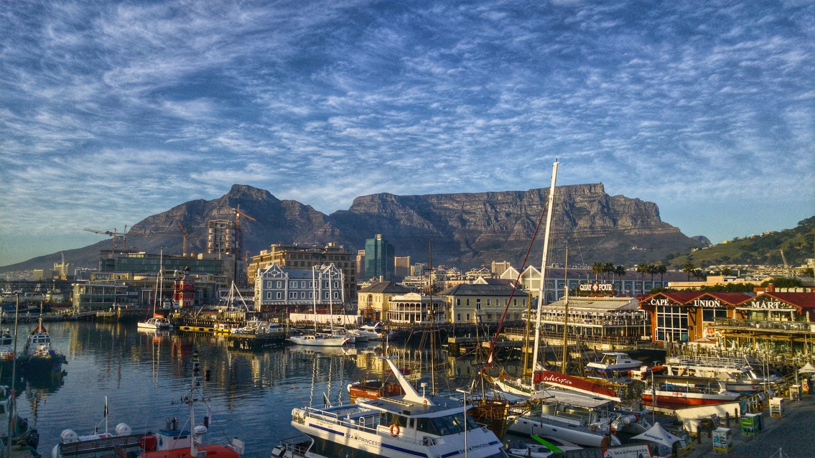 Luxury shopping at the V&A Waterfront - Cape Town photos - Cape Town photos  / South Africa