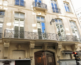 Balcon inférieur filant du 15 rue Danielle-Casanova à Paris