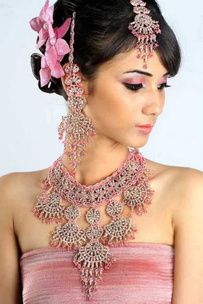 Beautiful & Modern Necklaces For Raksha Bandhan & Ramzan Eid