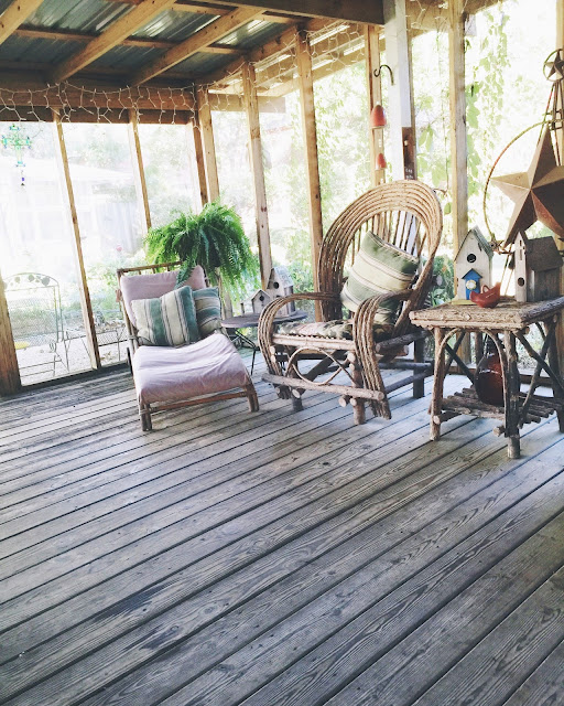 The Honey Pot Dogwood Cottage B&B in Eupora, Mississippi {Hanging with