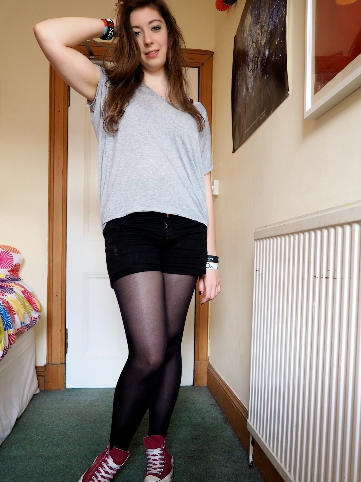 Gig Wear outfit - loose grey top, black denim shorts and tights, red high top converse