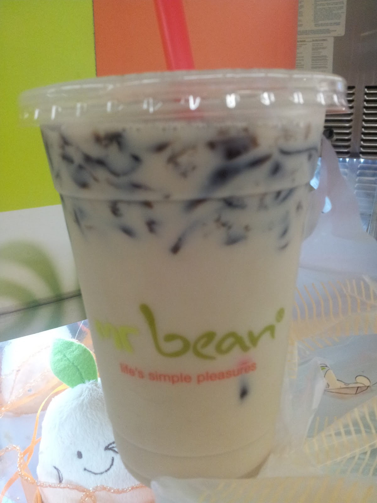 giraffeC eat.Singapore Grass Jelly Soya Milk Mr Bean