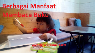 berbagai manfaat membaca buku