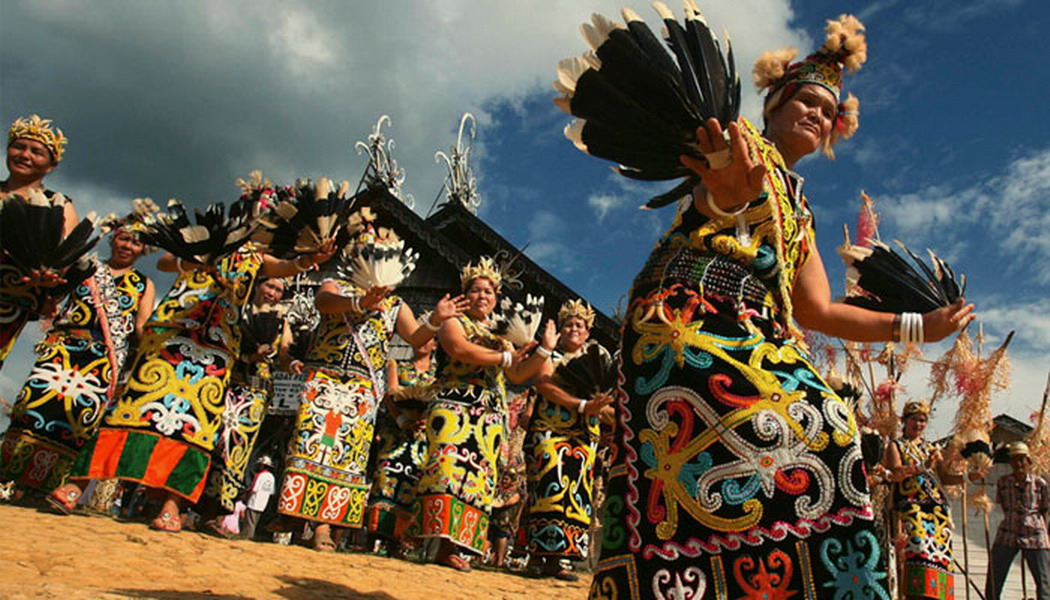38+ Rumah Adat Khas Kalimantan Timur Background