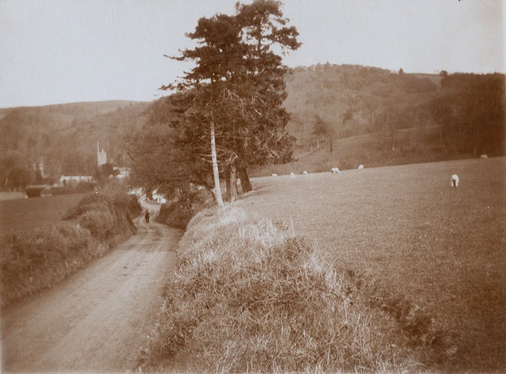 Edward Thomas 1913 In Pursuit of Spring.